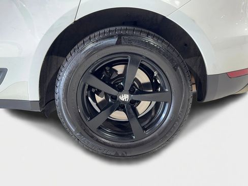 Used 2017 Porsche Macan image 32