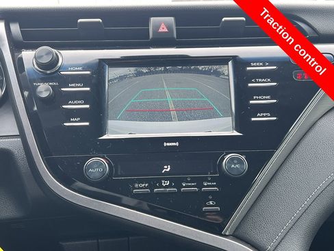 Used 2020 Toyota Camry SE image 3
