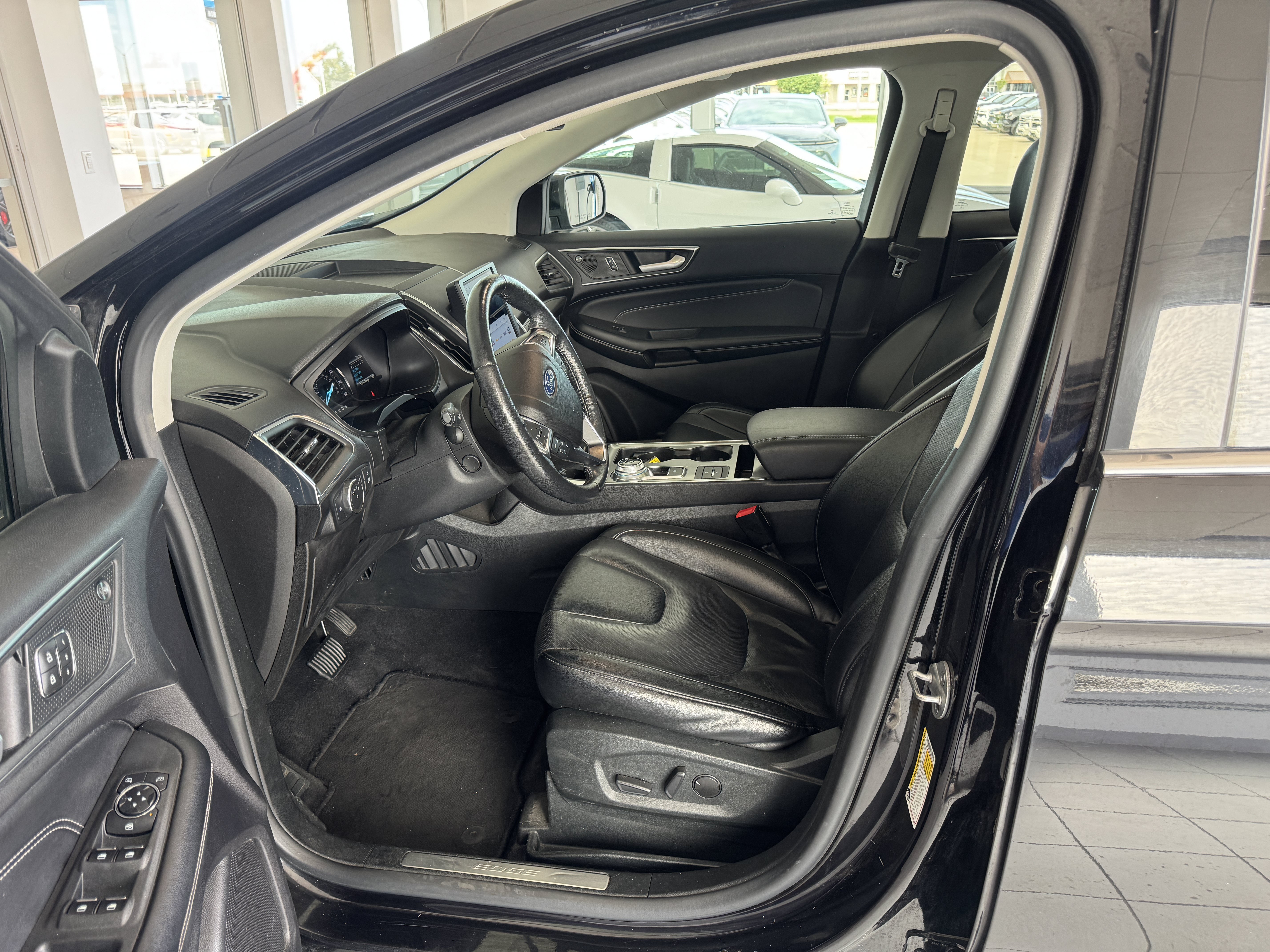 Used 2022 Ford Edge Titanium w/ Equipment Group 301A AWD/4WD image 2