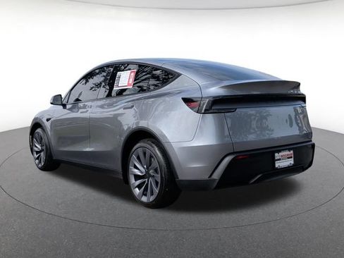 Used 2026 Tesla Model Y 2WD image 3