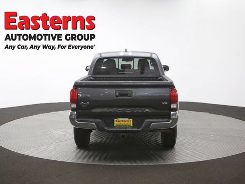 Used 2020 Toyota Tacoma SR5 AWD/4WD image 38