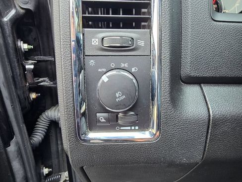 Used 2018 RAM 1500 Laramie w/ Convenience Group AWD/4WD image 11