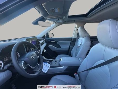 New 2026 Toyota Highlander XLE image 11