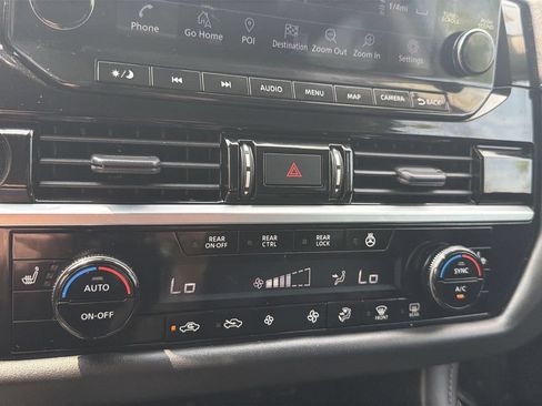 Certified 2023 Nissan Pathfinder SL w/ Black Appearance Package AWD/4WD image 17