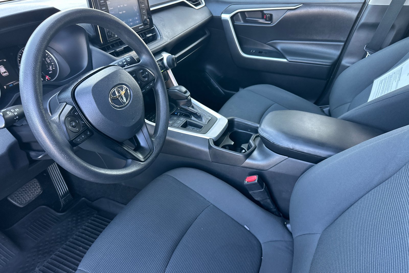 Used 2021 Toyota RAV4 LE FWD image 10