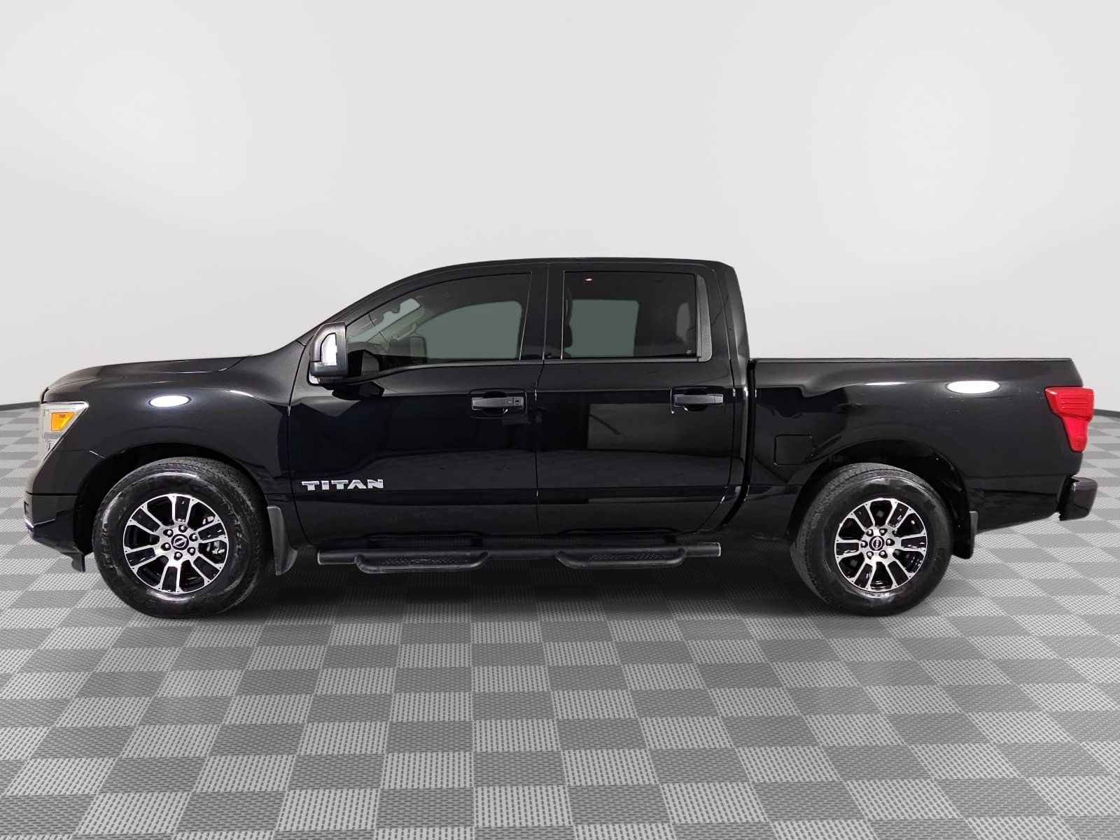 Used 2023 Nissan Titan SV w/ SV Convenience Package RWD image 5
