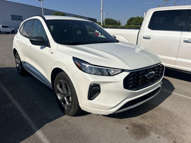 Used 2023 Ford Escape ST-Line w/ Tech Pack #1 AWD/4WD image 2