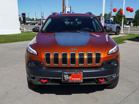Used 2016 Jeep Cherokee Trailhawk w/ Leather Interior Group AWD/4WD image 3