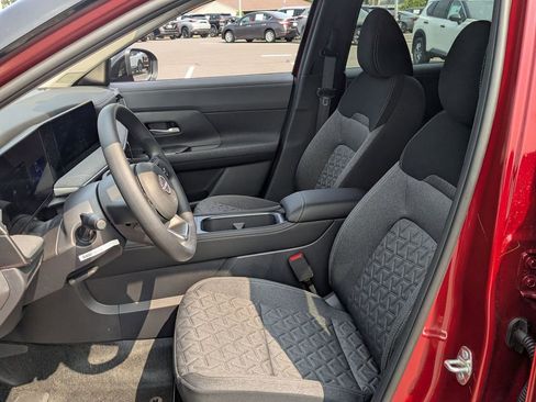 New 2025 Nissan Kicks SV w/ SV Premium Package image 12