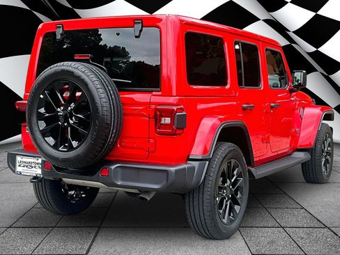 Used 2025 Jeep Wrangler Unlimited Sahara AWD/4WD image 2