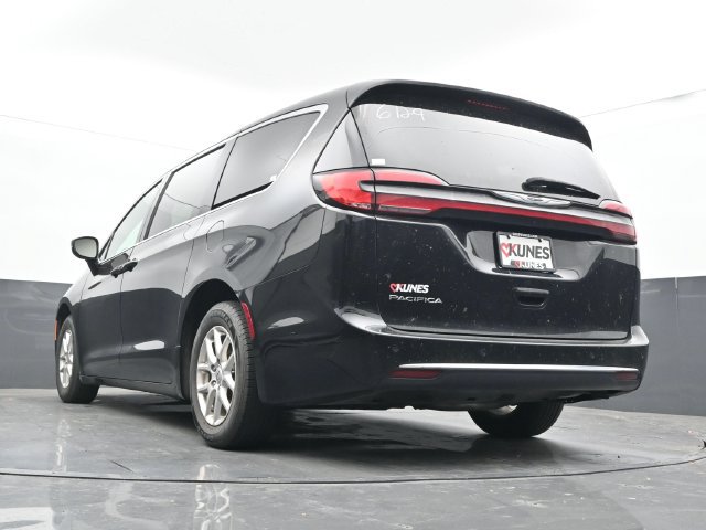 Used 2025 Chrysler Pacifica Select FWD image 53