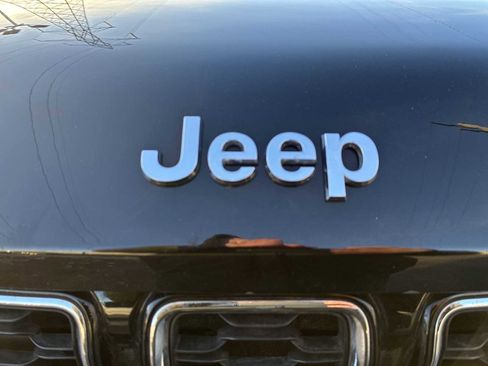 Used 2023 Jeep Grand Cherokee Limited image 32