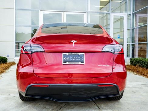 Used 2021 Tesla Model Y Long Range image 11