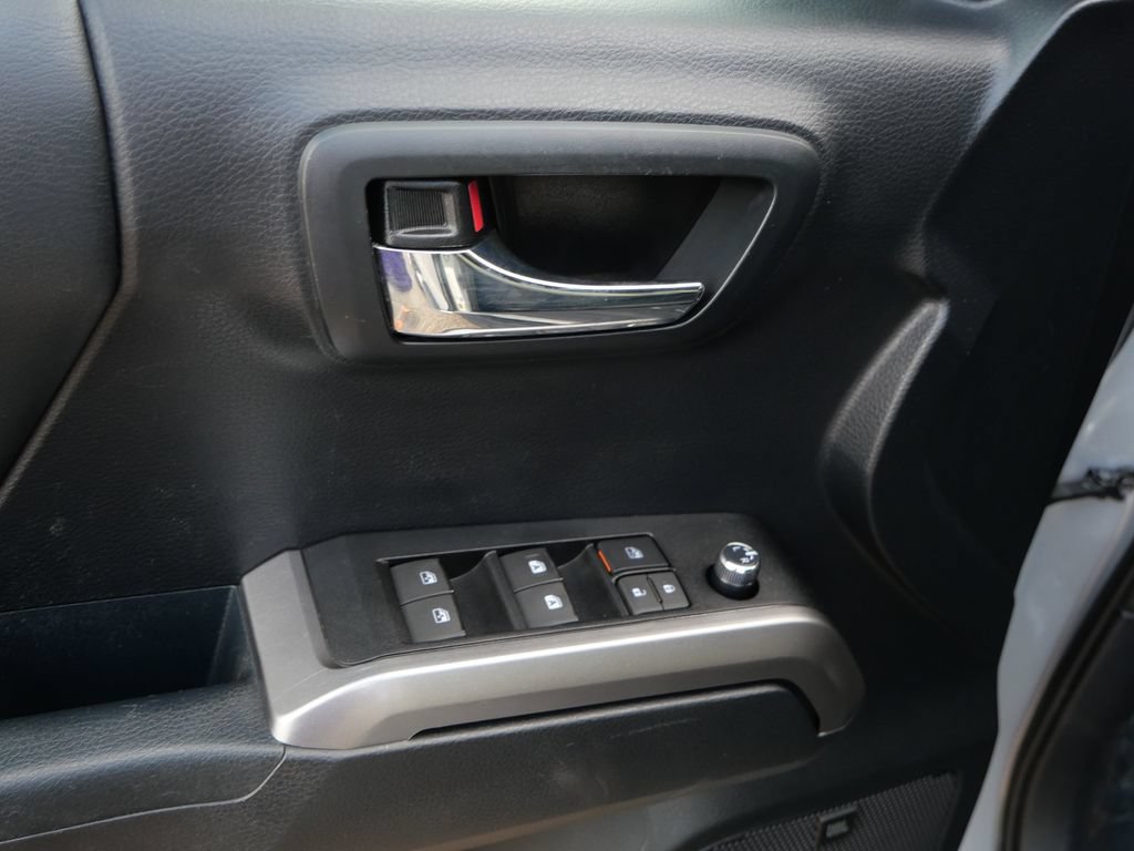 Used 2018 Toyota Tacoma Limited AWD/4WD image 22