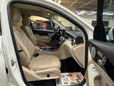 Used 2017 Mercedes-Benz GLC 300 4MATIC image 21