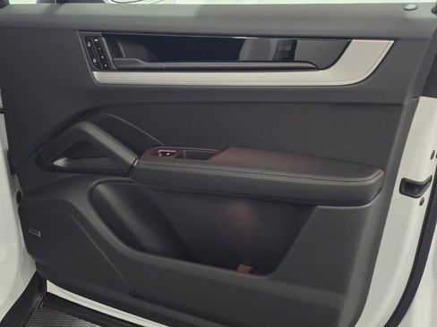 New 2026 Porsche Cayenne image 28