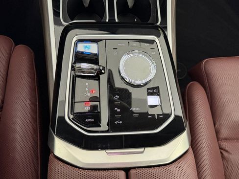 Certified 2023 BMW i7 xDrive60 AWD/4WD image 17