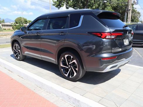 Used 2024 Mitsubishi Outlander SE Black Edition image 7