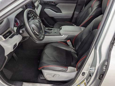 Used 2022 Toyota Highlander L image 23