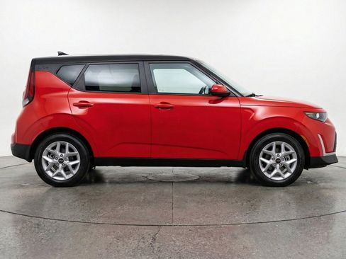 Used 2025 Kia Soul LX w/ LX Technology Package FWD image 9