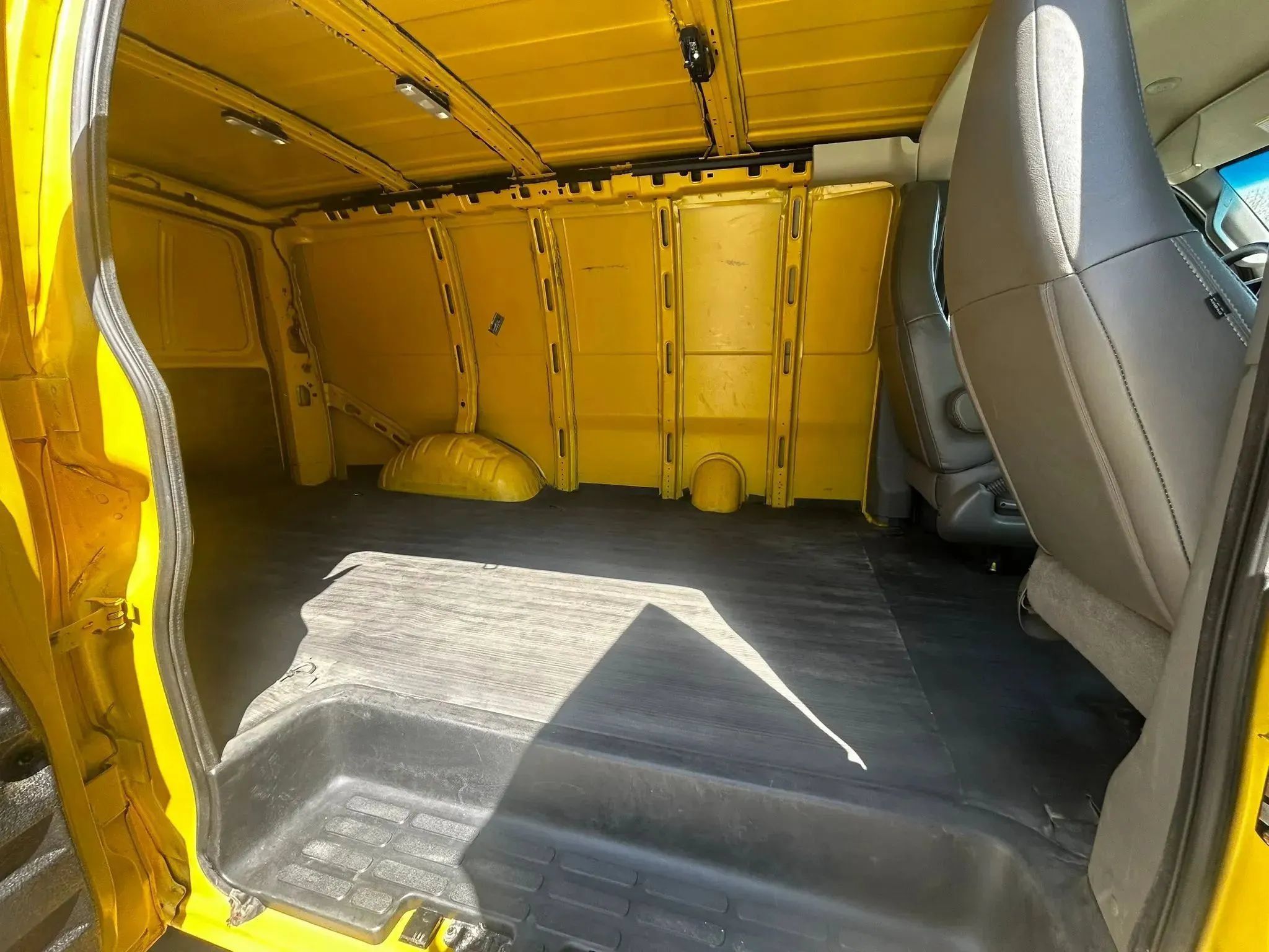 Used 2023 Chevrolet Express 2500 RWD image 21