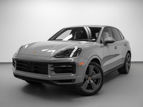 Used 2025 Porsche Cayenne image 1