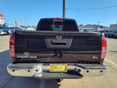 Used 2020 Nissan Frontier SV RWD image 5