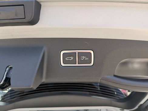 Certified 2025 Kia Sorento SX FWD image 12
