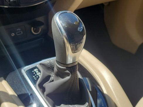 Used 2018 Nissan Rogue SV FWD image 27