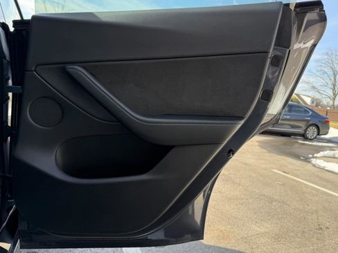 Used 2021 Tesla Model Y Long Range image 21