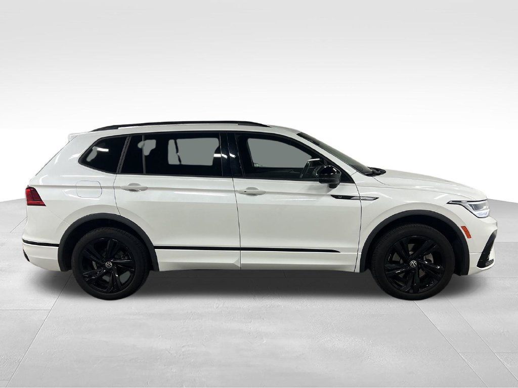 Used 2024 Volkswagen Tiguan SE R-Line AWD/4WD image 2