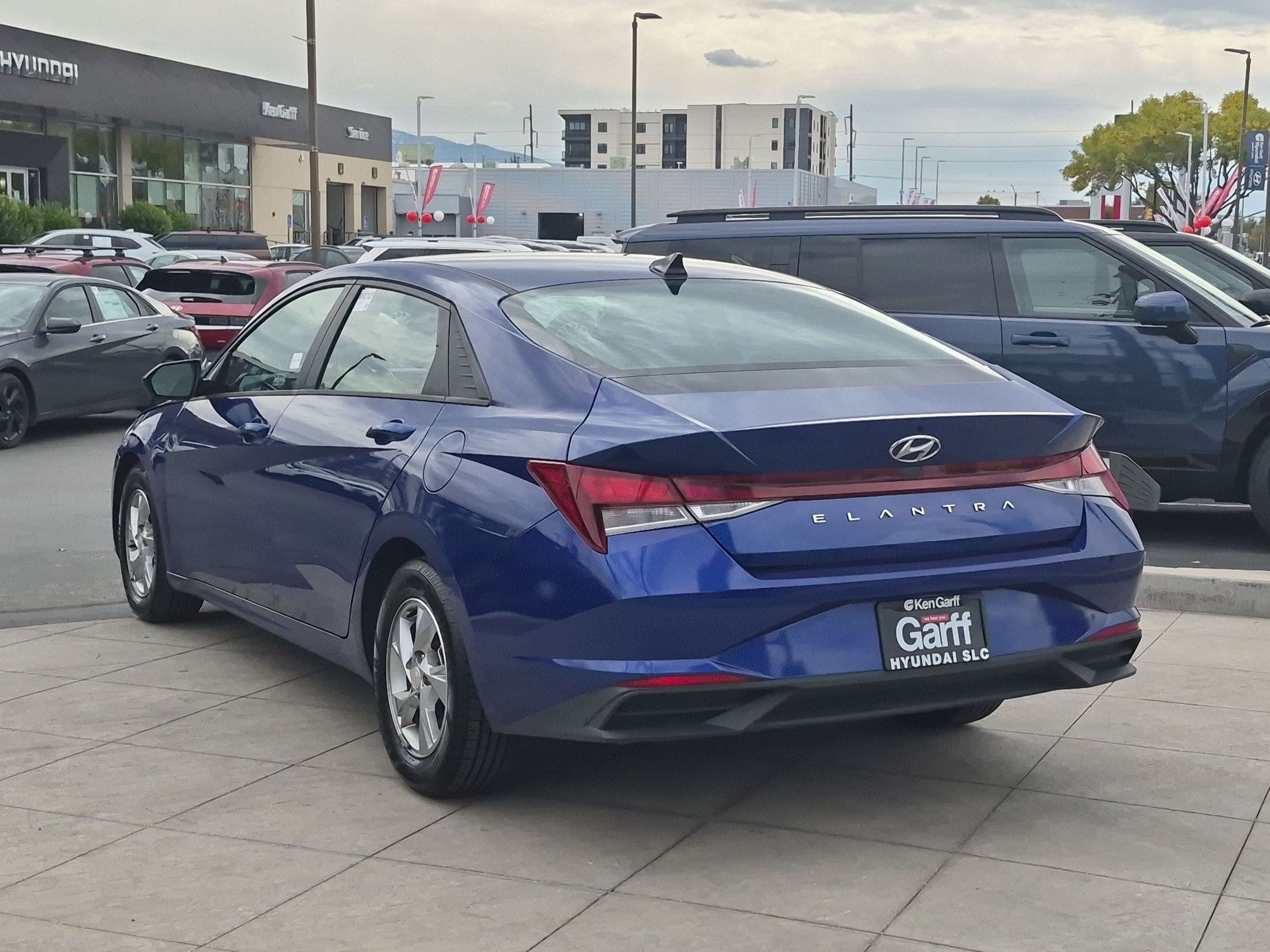 Used 2021 Hyundai Elantra SE FWD image 7