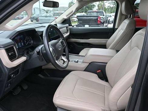 Used 2024 Ford Expedition Limited image 9
