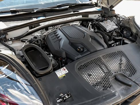 Used 2024 Porsche Macan AWD/4WD image 53
