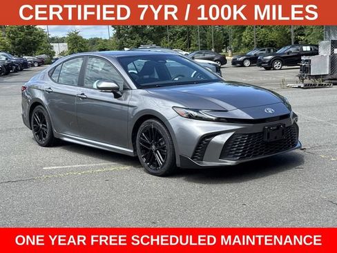 Used 2025 Toyota Camry SE FWD image 1