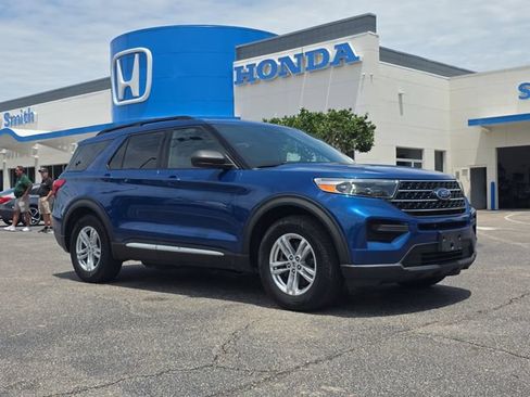 Used 2020 Ford Explorer XLT RWD image 2