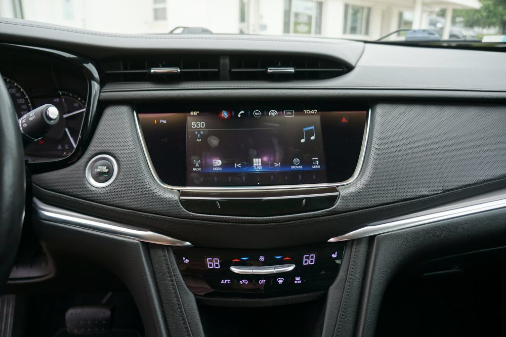Used 2017 Cadillac XT5 Luxury w/ Driver Awareness Package FWD image 9