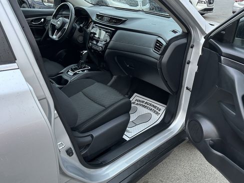 Used 2017 Nissan Rogue SV image 13