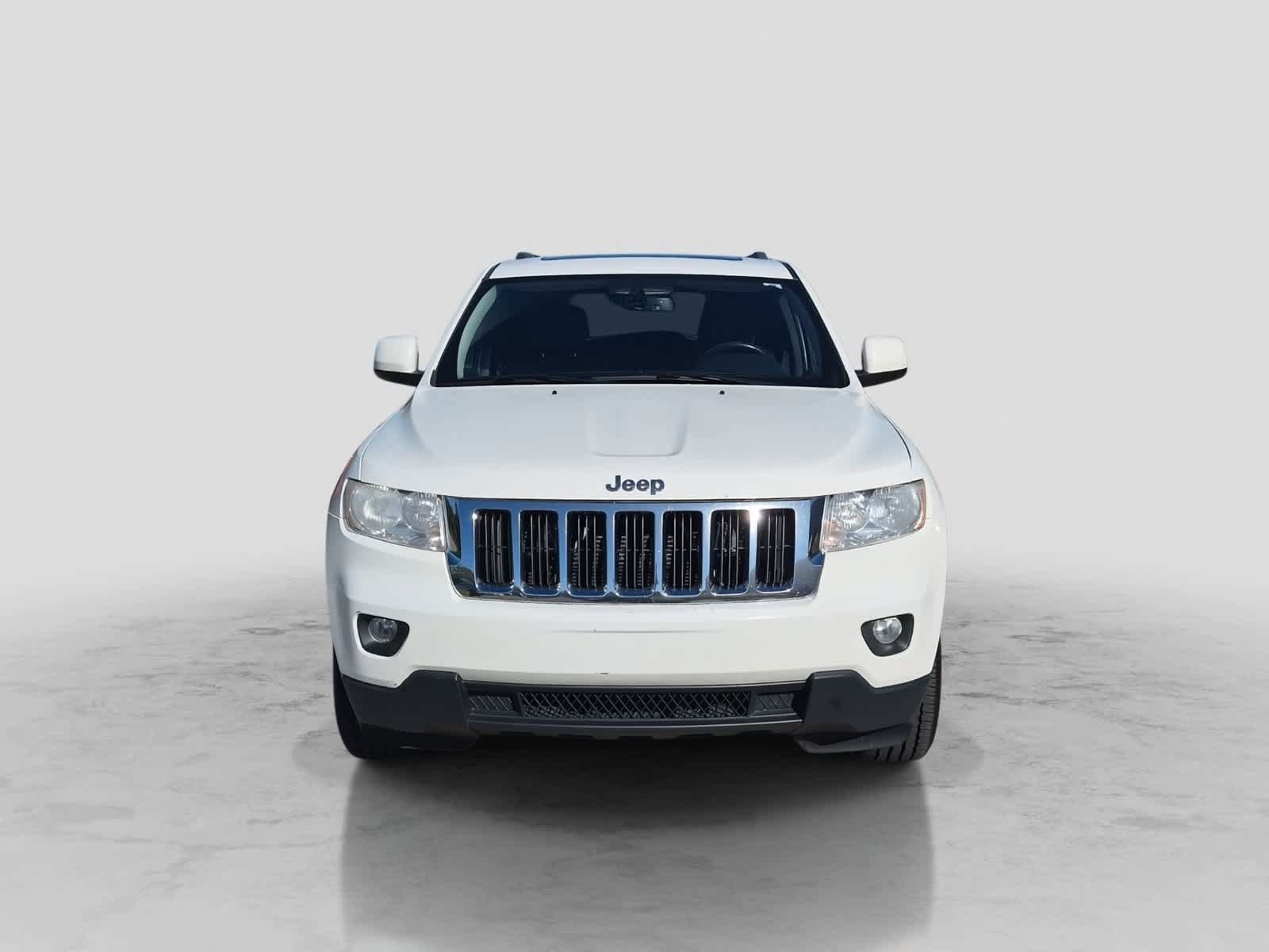 Used 2012 Jeep Grand Cherokee Laredo AWD/4WD image 3