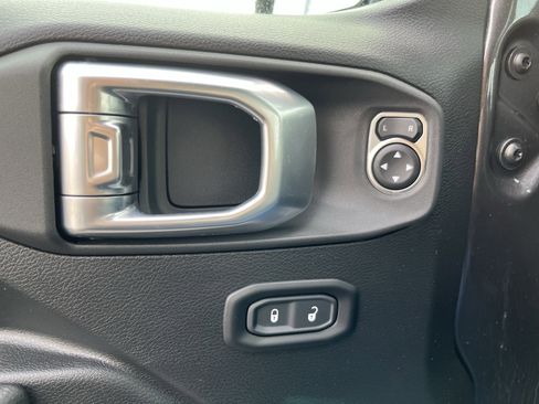 Used 2023 Jeep Wrangler Unlimited w/ Cold Weather Group image 19