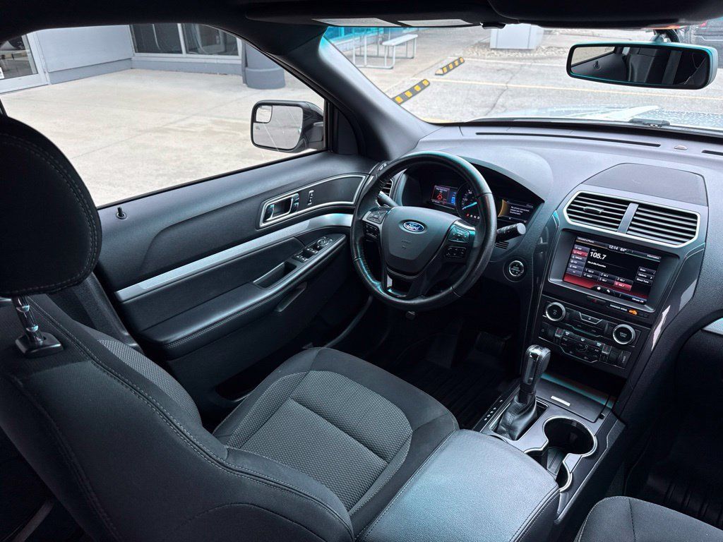 Used 2016 Ford Explorer XLT w/ Equipment Group 201A FWD image 97
