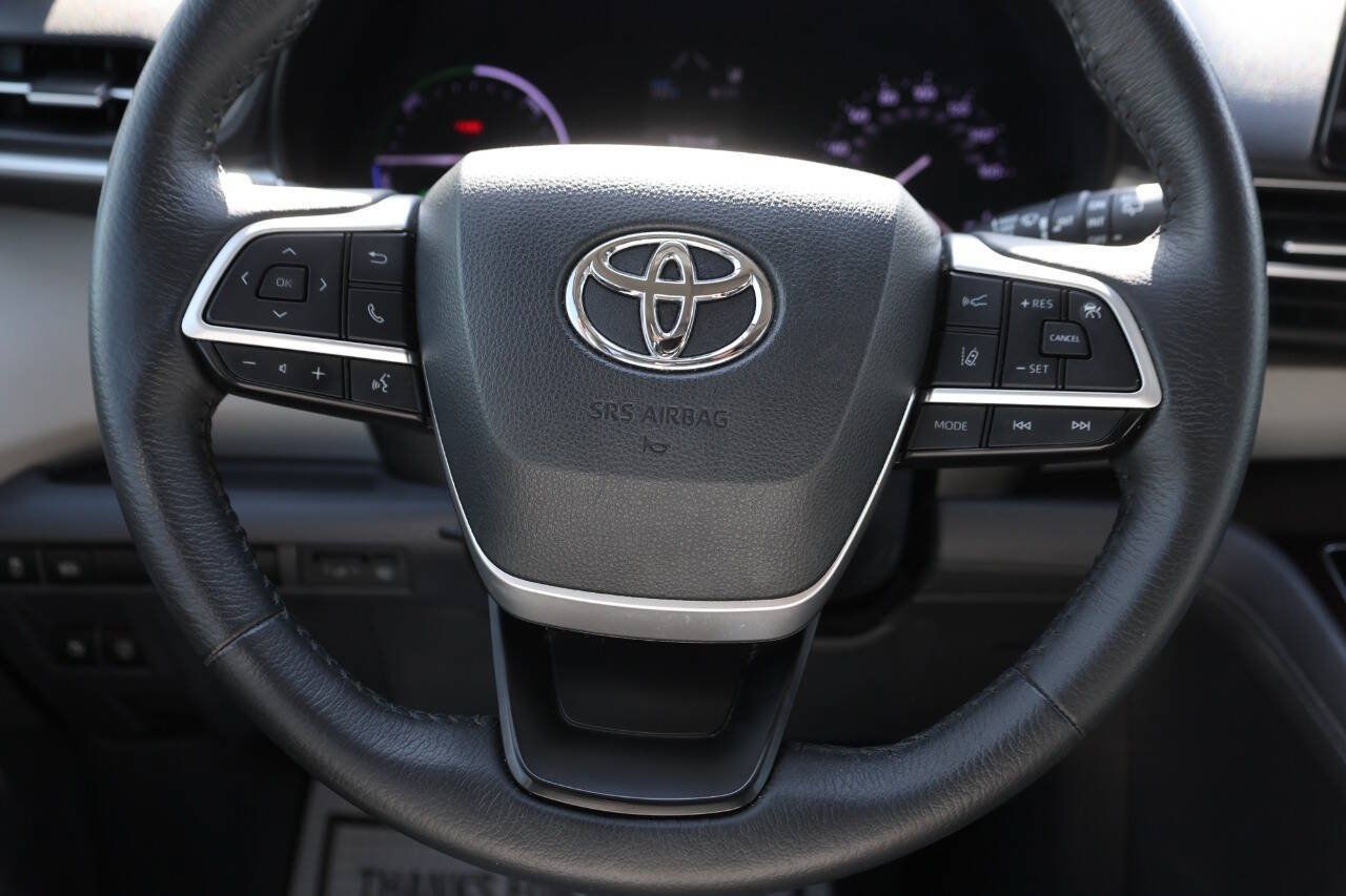Used 2021 Toyota Sienna XLE FWD image 18