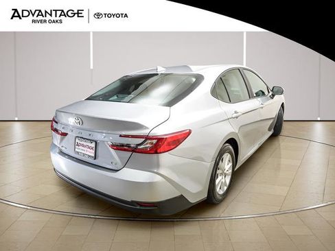 Used 2025 Toyota Camry LE FWD image 7