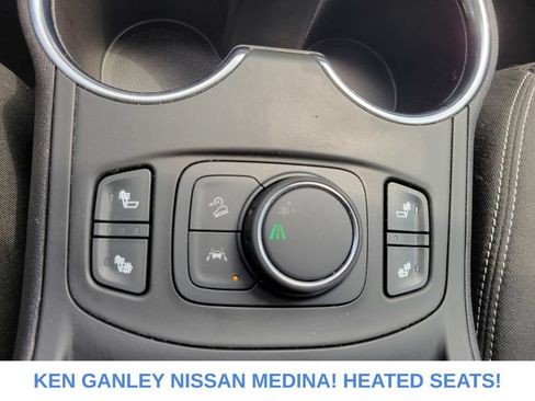 Used 2024 GMC Terrain SLE w/ Driver Convenience Package FWD image 28