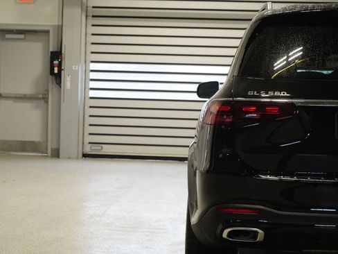 New 2026 Mercedes-Benz GLS 580 4MATIC image 12