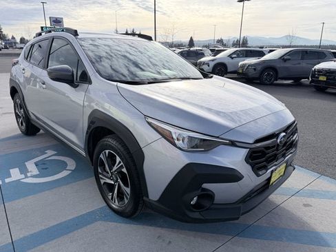 Used 2024 Subaru Crosstrek 2.0i Premium image 3