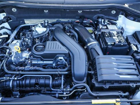 New 2025 Volkswagen Taos SE image 25