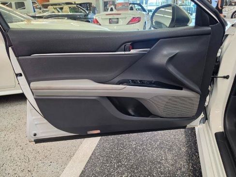Used 2018 Toyota Camry LE FWD image 34