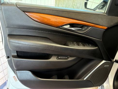 Used 2017 Cadillac Escalade ESV Premium Luxury image 11