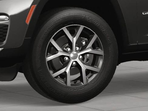 New 2025 Jeep Grand Cherokee Limited image 11